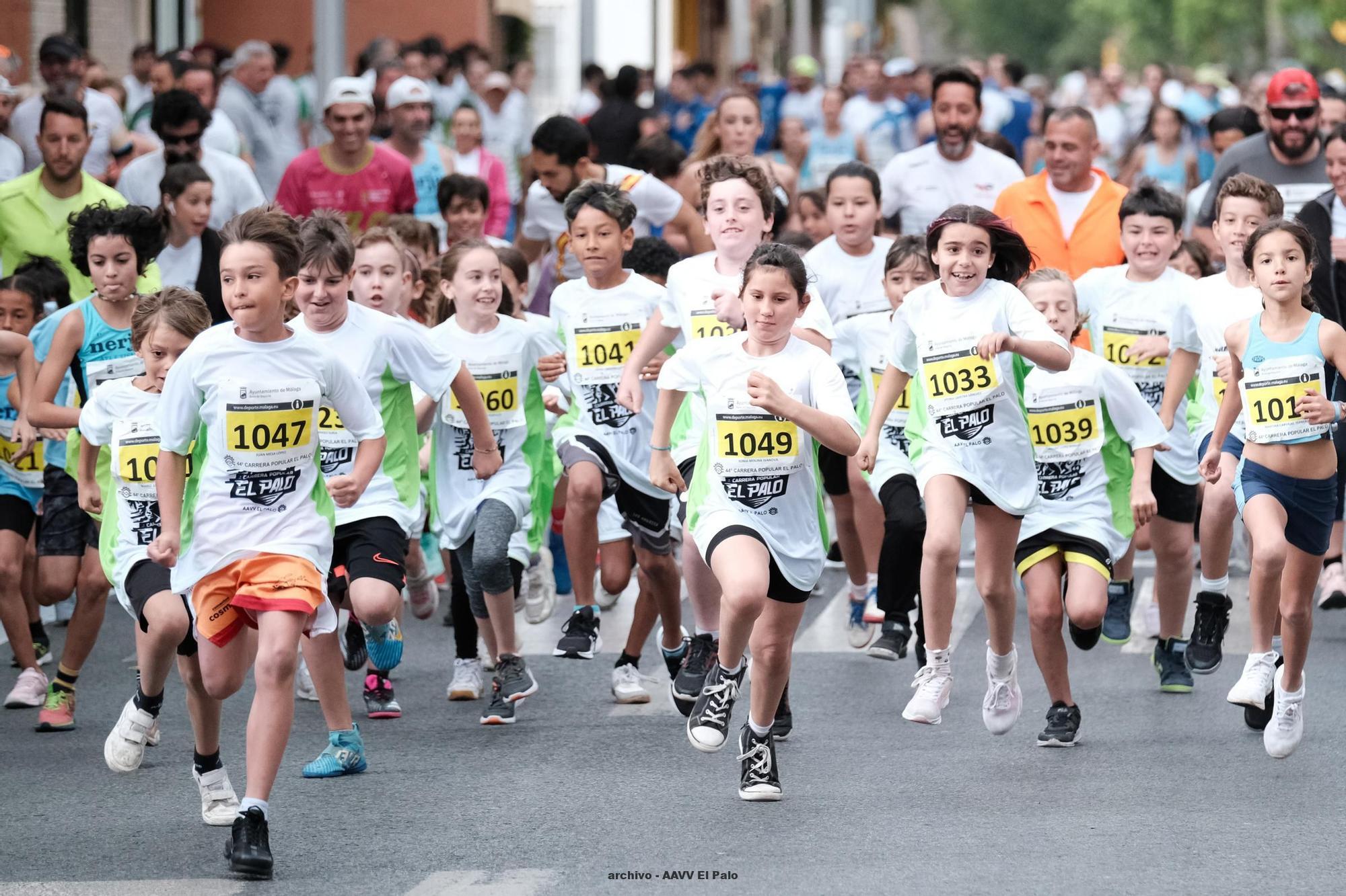 Cientos de atletas participan en la carrera popular de El Palo